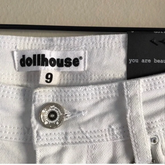 NWT Dollhouse White Bermuda Shorts - Picture 6 of 13